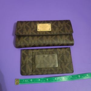 Michael kors brown wallet with checkbook holder